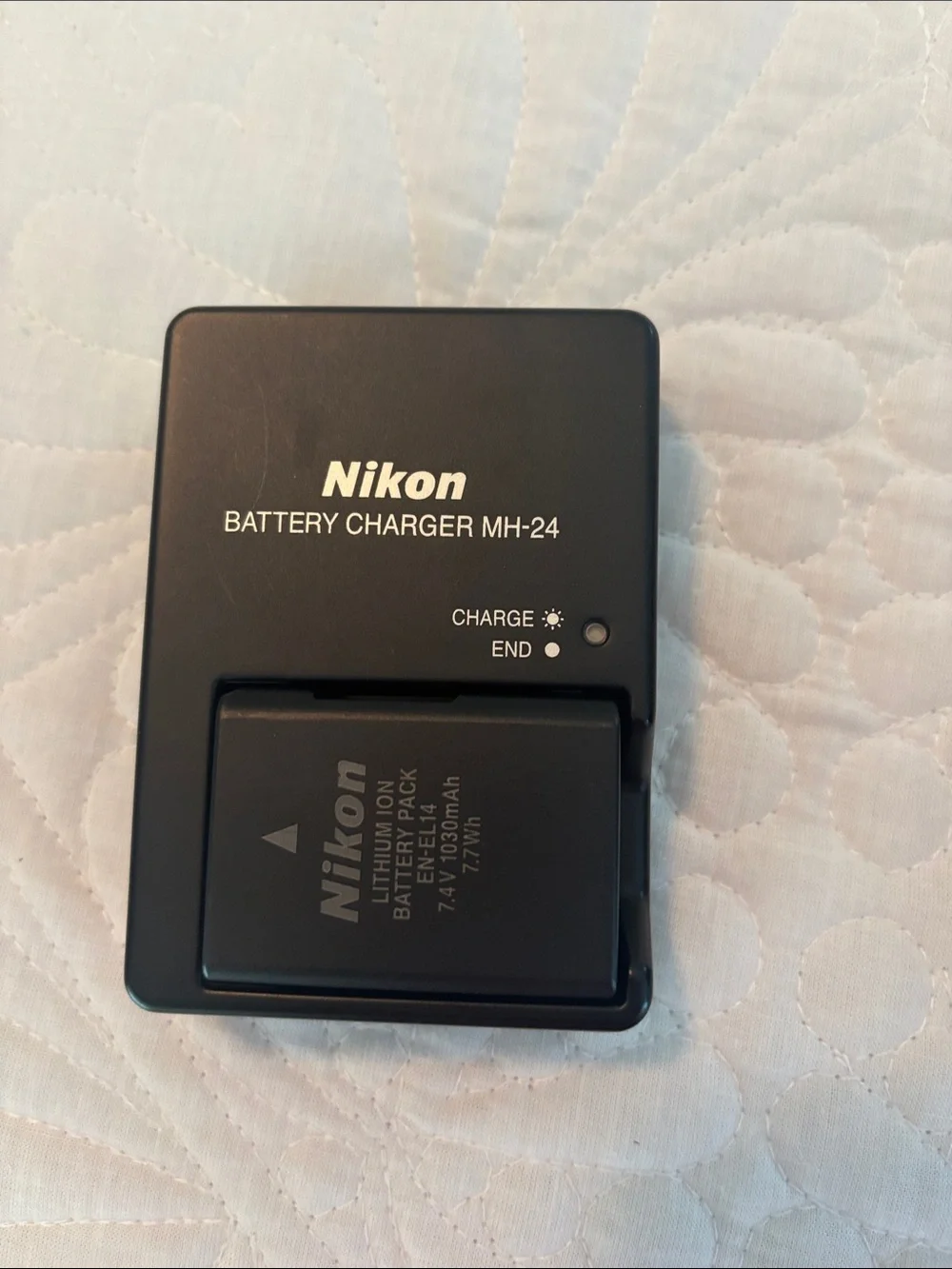 Nikon D3200 DSLR Camera in Black with 18-55mm VR Lens